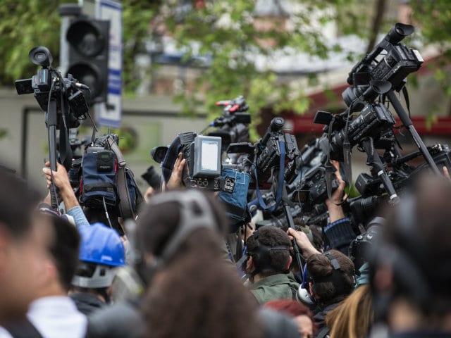 SJ: Hrvatski novinari/ke napadnuti na protestu u Zagrebu