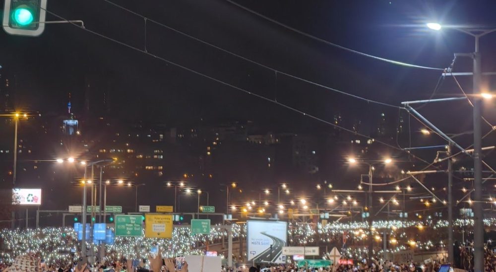 Ekipa RTS ispraćena zvižducima sa Autokomande; RTS: Fizički sprečeni da izveštavamo sa protesta