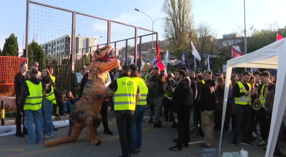 „Dezinformer“: Izađi Dragane došli smo da se družimo