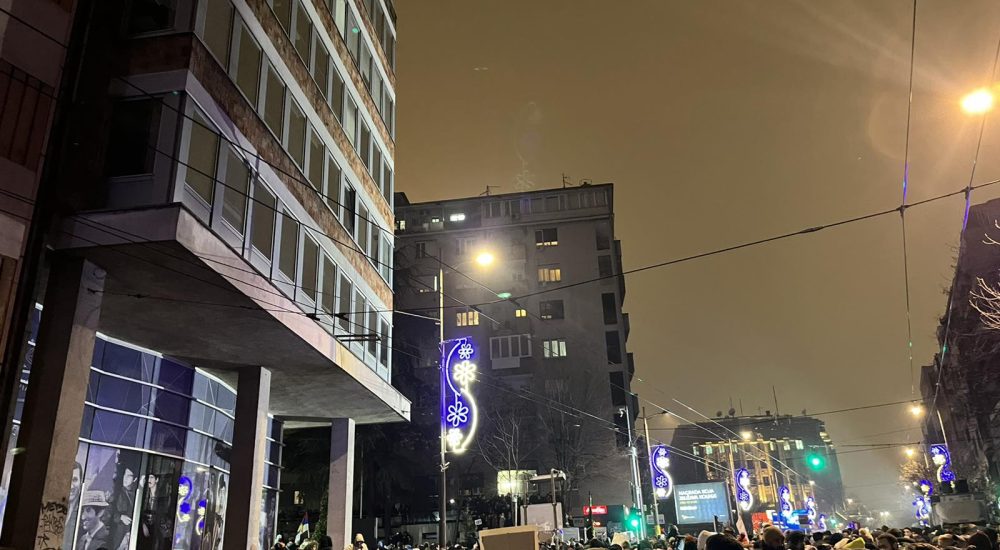 Thousands rally outside Serbian state TV: “Our Right to Know Everything”