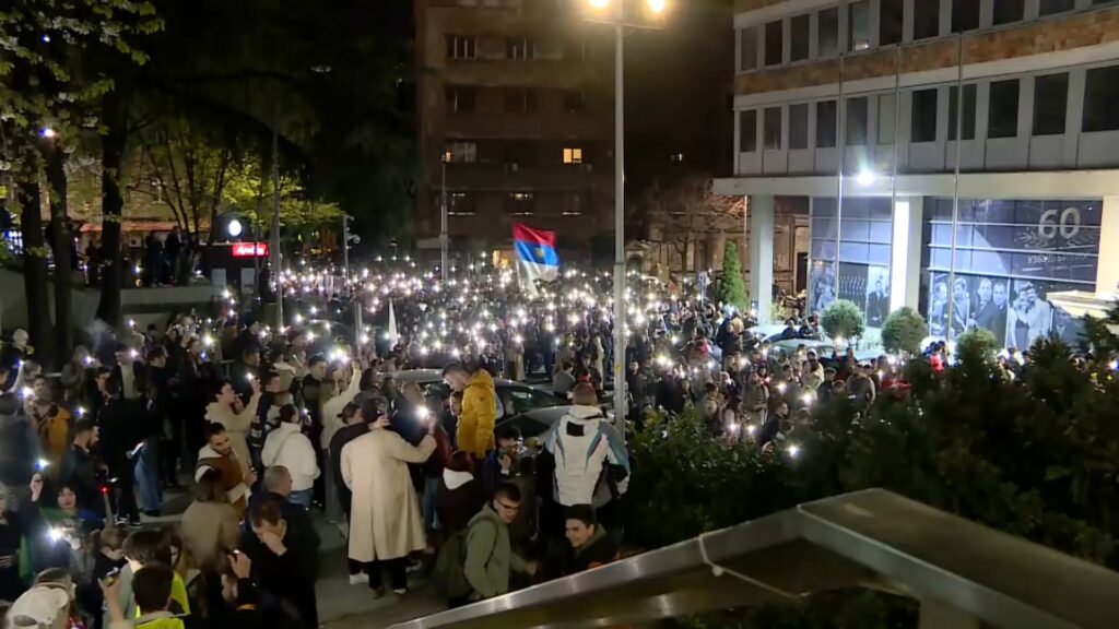 Protest held outside state TV building: “It’s not nice to lie”