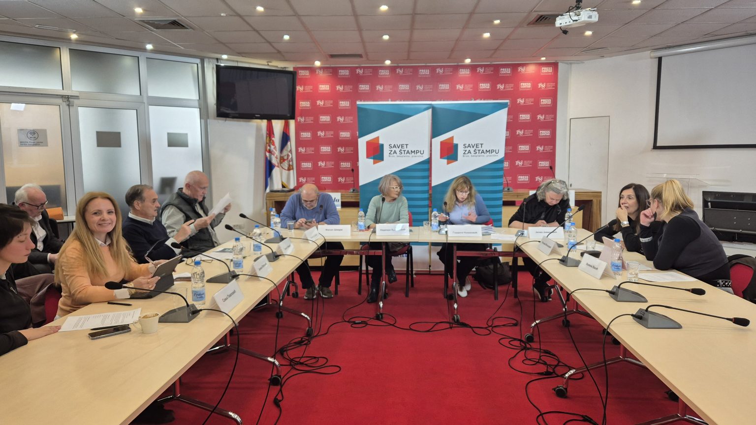 Savet za štampu: Informer, Feljton i više portala prekršili Kodeks, KRIK i Magločistač nisu