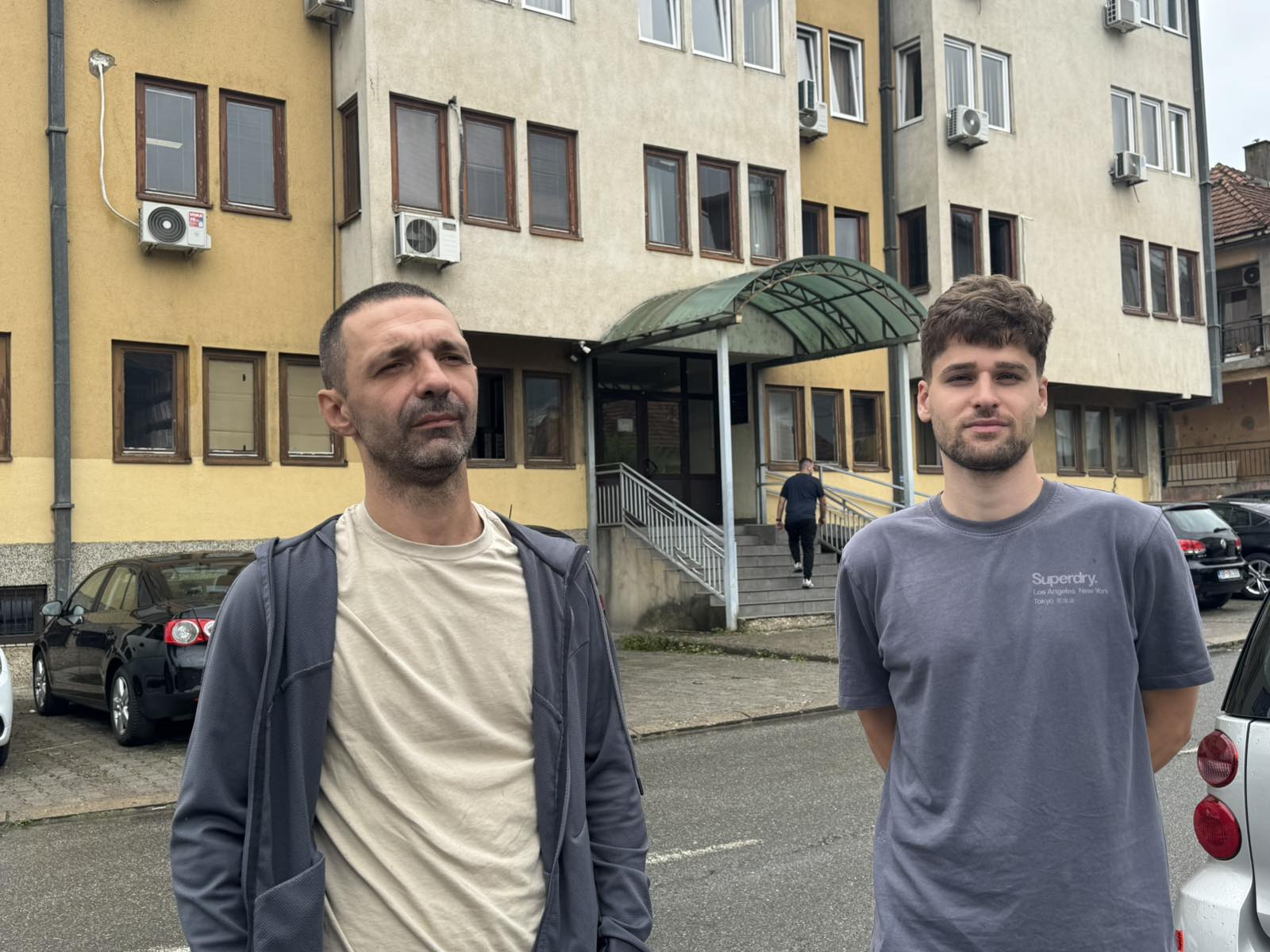 Sud za prekršaje Bijelo Polje: Pretres zbog napada na novinare u Gornjem Zaostru odgođen za septembar