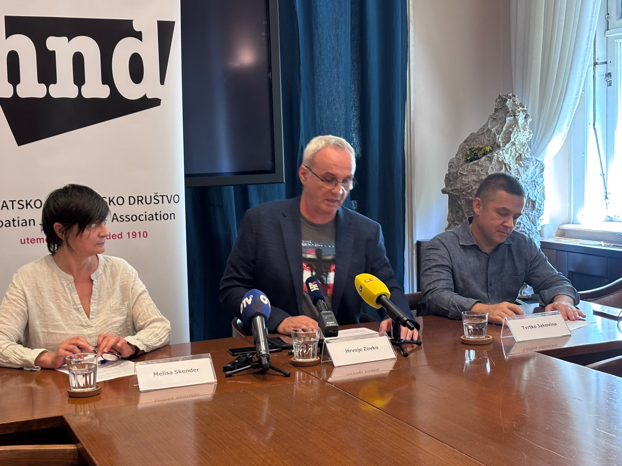 Nakon donošenja AntiSLAPP-zakona: HND poziva Vladu da dekriminalizira djela protiv ugleda i časti